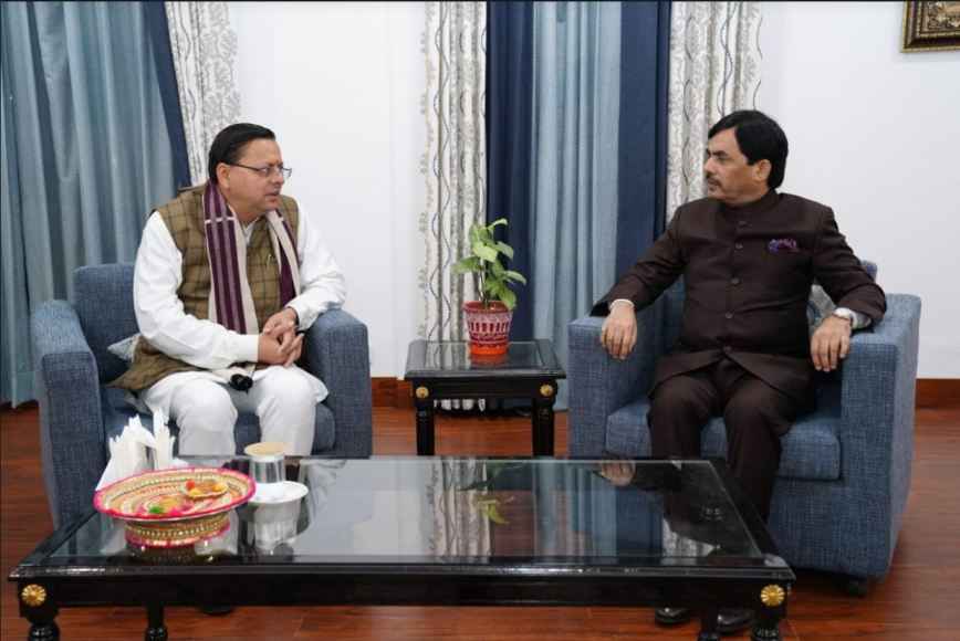 मुख्यमंत्री धामी से भाजपा के राष्ट्रीय प्रवक्ता शाहनवाज हुसैन ने शिष्टाचार भेंट की, विभिन्न समसामयिक विषयों पर चर्चा की