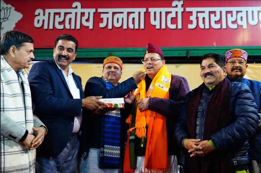 समान नागरिक संहिता कानून पारित होने के पश्चात CM ने भाजपा कार्यालय में आयोजित कार्यक्रम में भी प्रतिभाग किया तथा सभी का आभार जताया