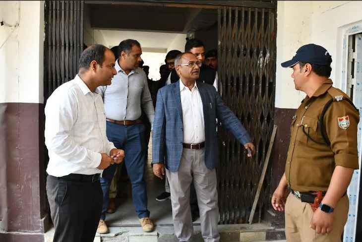 जिला निर्वाचन अधिकारी ने लोकसभा सामान्य निर्वाचन-2024 के नामांकन हेतु किये जा रहे तैयारियों का स्थलीय निरीक्षण किया