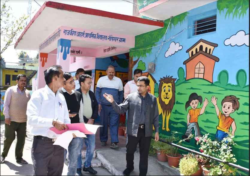 चमोली : लोकसभा चुनाव को लेकर जिला निर्वाचन अधिकारी हिमांशु खुराना ने गोपेश्वर नगर क्षेत्र के मतदान केंद्रों और पोलिंग बूथों का निरीक्षण किया