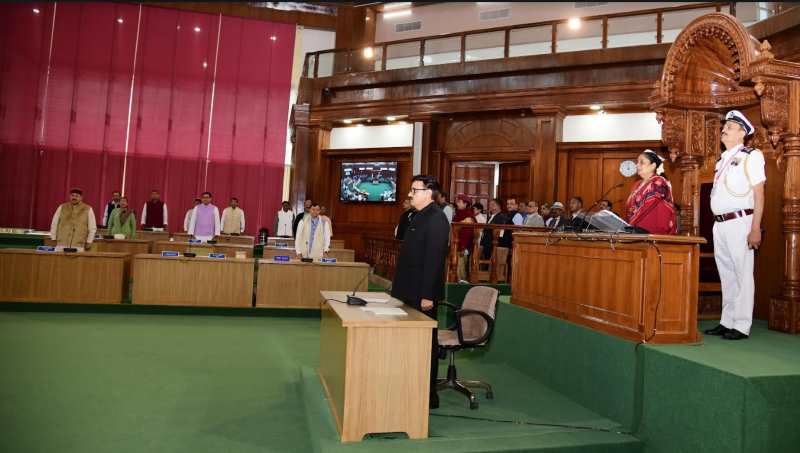 भराड़ीसैंण: मानसून सत्र के पहले दिन केदारनाथ की विधायक स्वर्गीय शैला रानी रावत और चंपावत के पूर्व विधायक स्वर्गीय कैलाश चंद्र गहतोड़ी को श्रद्धांजलि अर्पित की गई