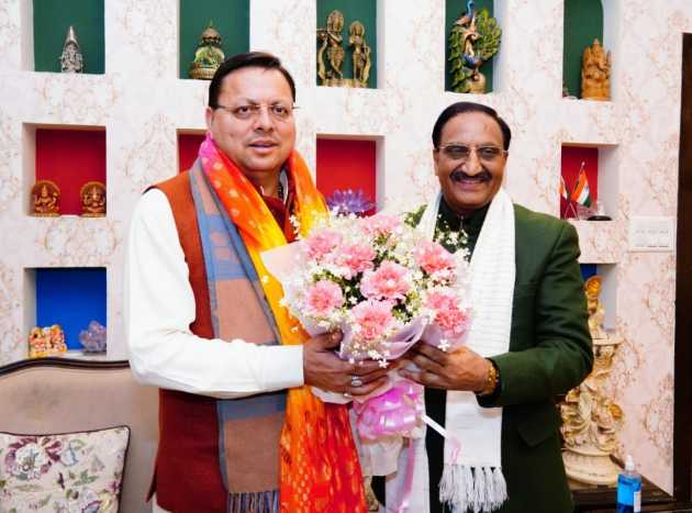 CM धामी ने पूर्व मुख्यमंत्री एवं पूर्व केंद्रीय मंत्री रमेश पोखरियाल निशंक से मुलाकात कर होली की शुभकामनाएं दीं