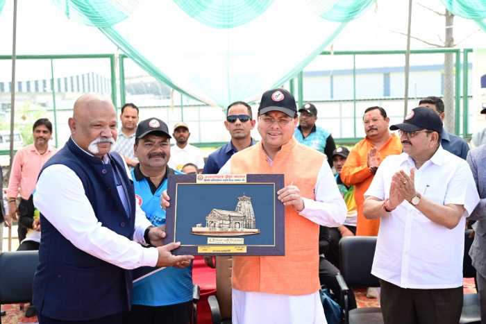 CM धामी ने उत्तरांचल प्रेस क्लब द्वारा आयोजित इंटर क्रिकेट टूर्नामेंट में क्रिकेट खेलकर शुभारंभ किया