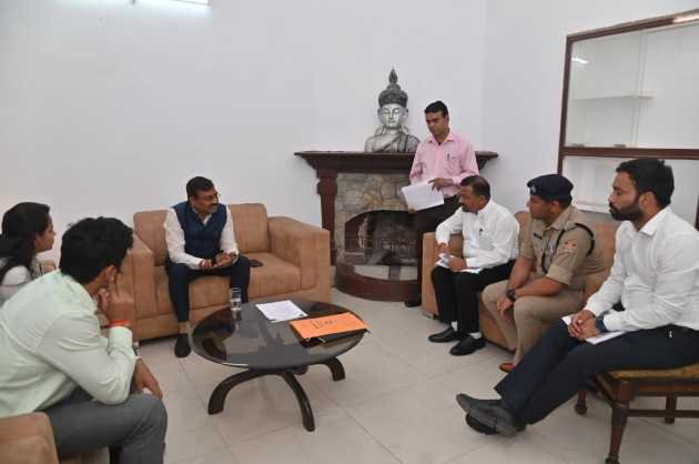 हरिद्वार: CS आनन्द बर्द्धन ने आगामी 2027 कुंभ और चारधाम यात्रा की तैयारियों को लेकर जनपद के वरिष्ठ अधिकारियों के साथ बैठक की