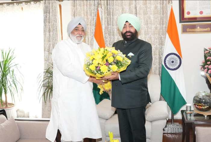 राज्यपाल से हेमकुंड साहिब मैनेजमेंट ट्रस्ट के अध्यक्ष नरेंद्रजीत सिंह बिंद्रा ने मुलाकात की