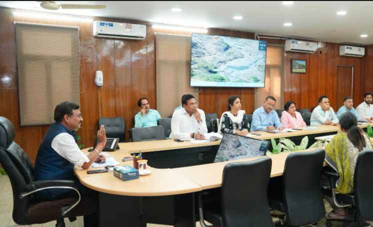 आयोग के समक्ष रखे जाने वाले बिन्दुओं को केन्द्रित दृष्टिकोण के साथ प्रस्तुत किया जाए- मुख्य सचिव आनंद बर्द्धन