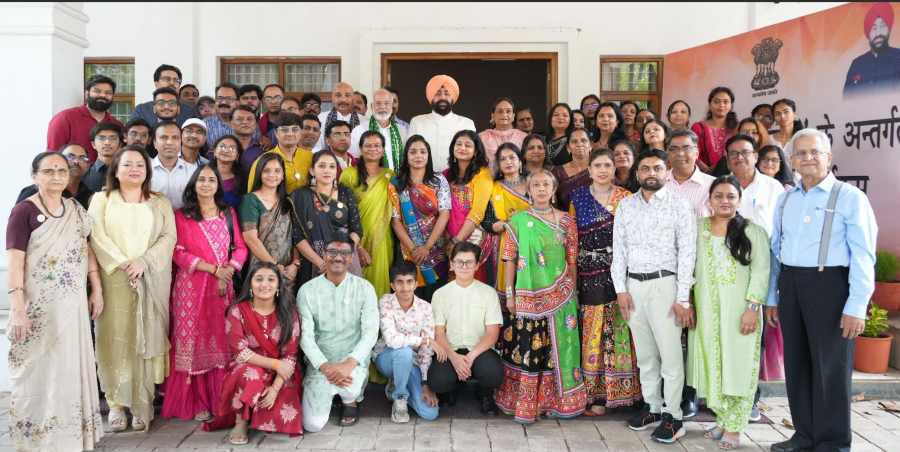 राजभवन  में गुजरात और महाराष्ट्र राज्य स्थापना दिवस मनाया गया